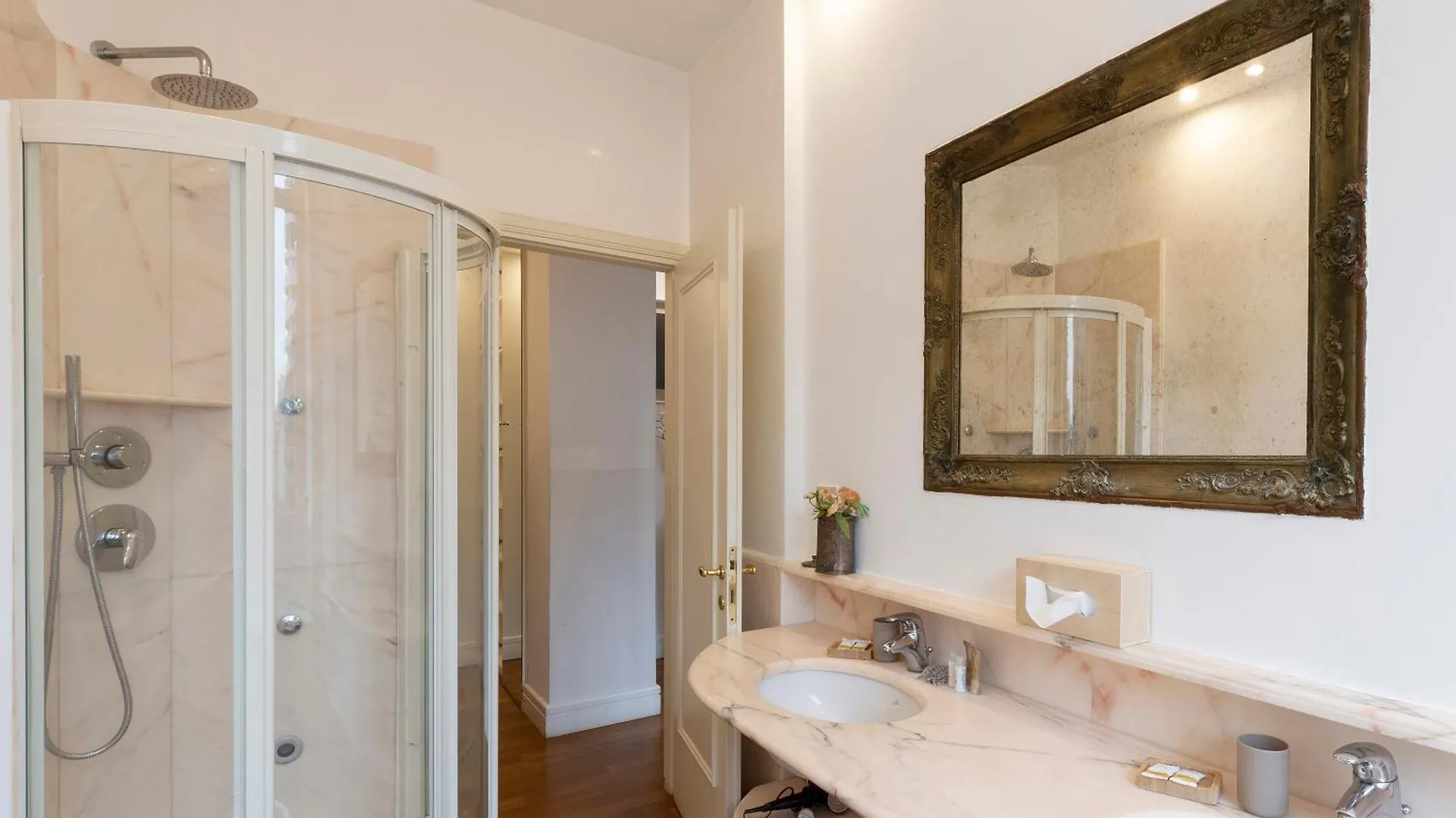 Vittore Rooms & Apartment Milán Pensión